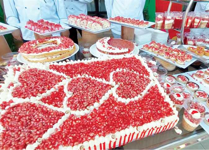 مهرجان الرمان يجذب السائحين في فنادق الغردقة