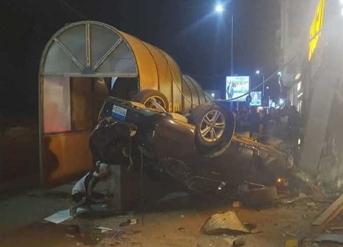 انقلاب سيارة ملاكي على كورنيش الإسكندرية