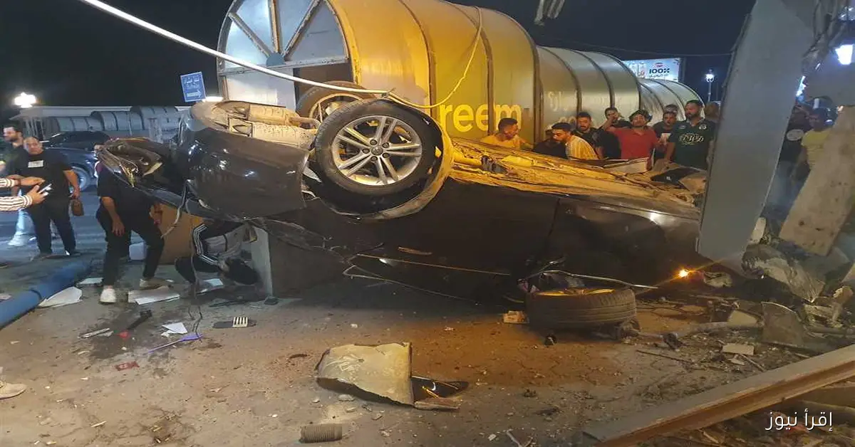 سيارة ملاكي تنقلب بسرعة وتتحطم واجهة مطعم في حادث بالإسكندرية