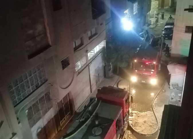 حريق هائل داخل مصنع بالمحلة