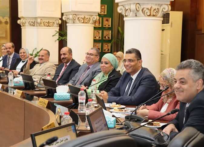 رئيس جامعة الإسكندرية: استغلال الفائض المالي والموارد الذاتية لإعادة تأهيل المعامل وتجهيز قاعات التدريس وتحديث البنية التحتية التكنولوجية