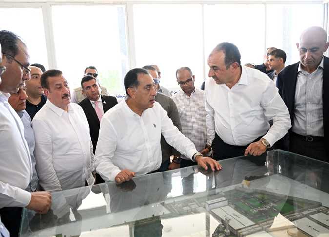 تفقد المصنع