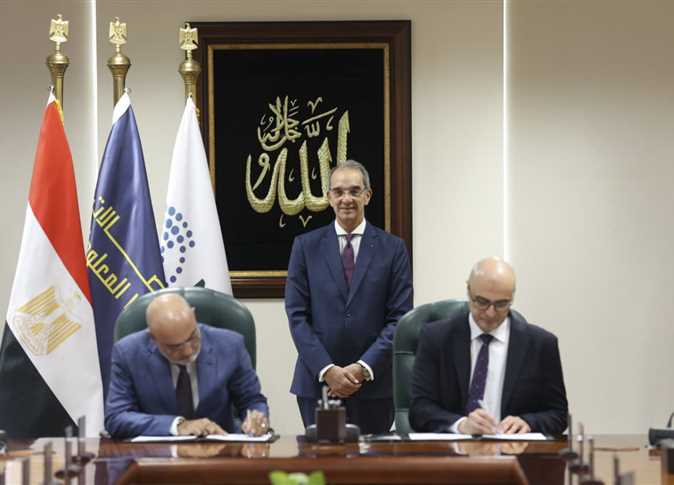 صورة لتوقيع الاتفاقيات