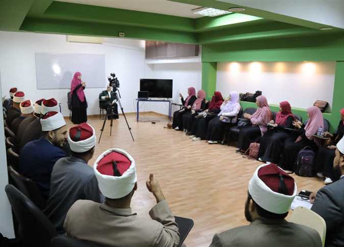 افتتاح البرنامج التدريبي للغة الإشارة
