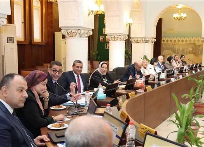 رئيس جامعة الإسكندرية: استغلال الفائض المالي والموارد الذاتية لإعادة تأهيل المعامل وتجهيز قاعات التدريس وتحديث البنية التحتية التكنولوجية