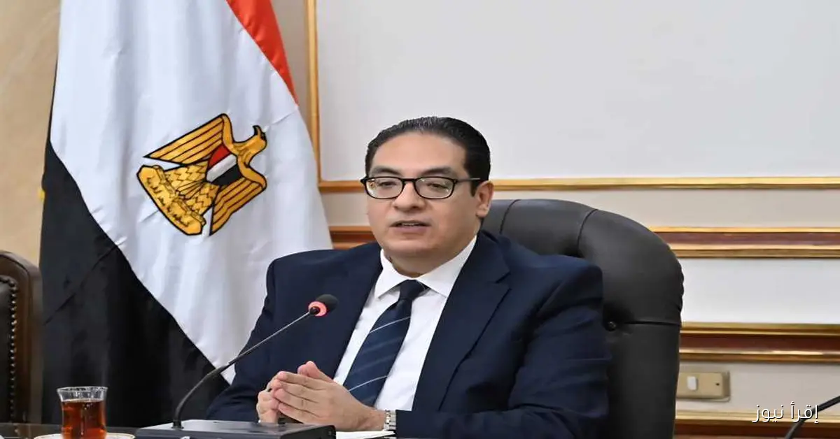 رئيس جامعة القاهرة يلتقي بأساتذة وطلاب كلية الحقوق لمتابعة أعمال التجديد والتحول الرقمي