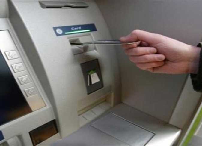 رسوم السحب النقدي من ماكينات الـ ATM لجميع البنوك (التفاصيل)