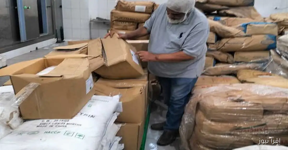 ضبط 6 أطنان من المواد الغذائية غير المصرح بها خلال حملة تفتيش في العاشر من رمضان
