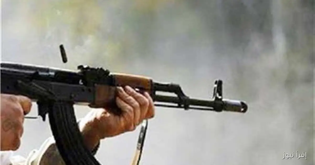 عاطل يقتل شخصًا في مقهى ويهاجم والدة طليقته بالرصاص في أسوان