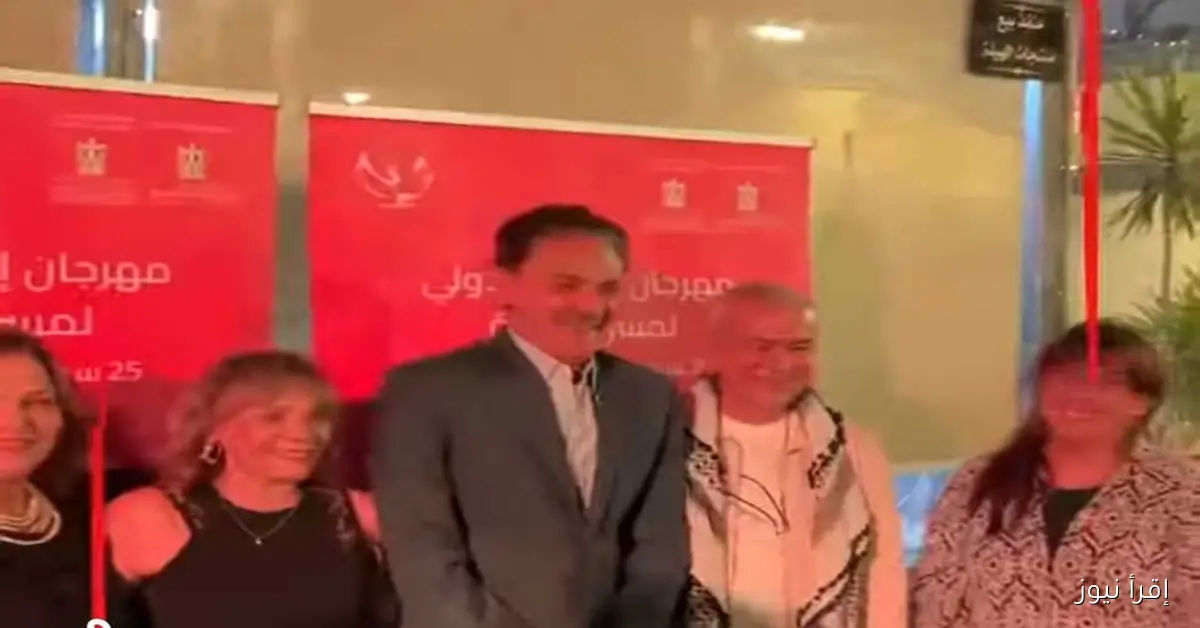 فتحي عبدالوهاب يساند زوجته في حفل افتتاح مهرجان إيزيس (فيديو)