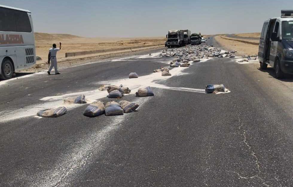 مصرع 6 أشخاص وإصابة 15 في حادث انقلاب أتوبيس على طريق الصعيد الصحراوي