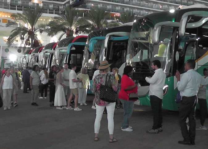 ميناء الإسكندرية يستقبل 8100 سائح من جنسيات مختلفة