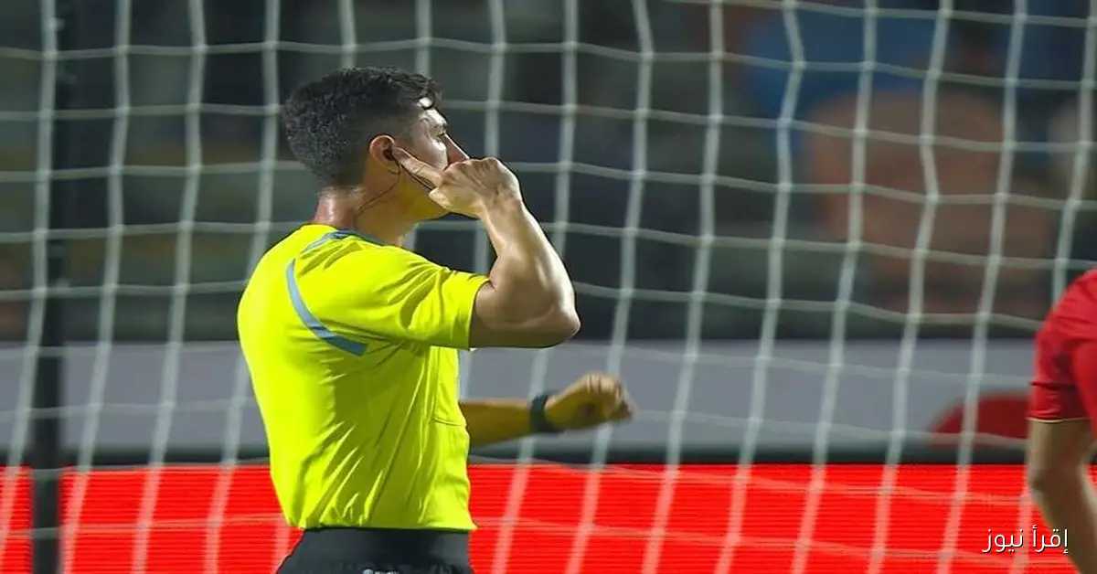 هل استحق الأهلي ركلة جزاء في مباراته ضد الزمالك؟ خبير يوضح الأمر