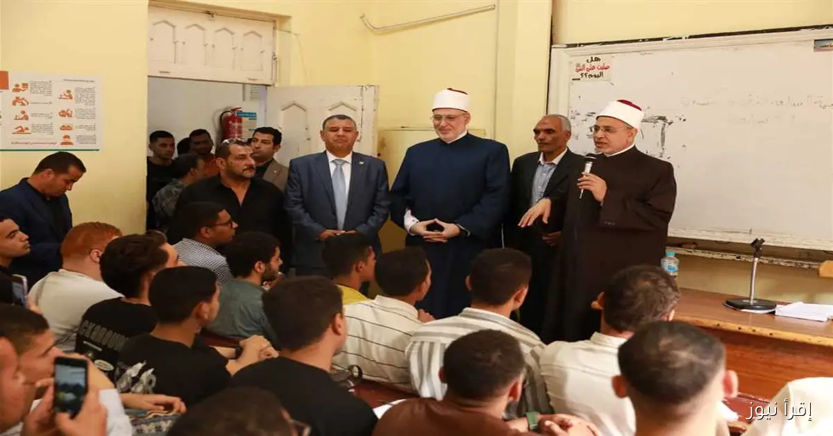 وكيل الأزهر ورئيس الجامعة يزوران كلية الشريعة والقانون للاطلاع على سير المحاضرات