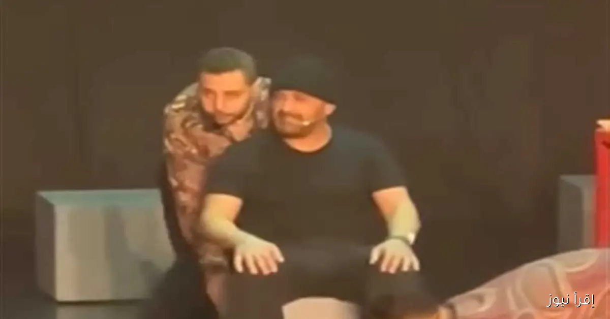 أحمد السقا يظهر لأول مرة بعد الحادث في العرض الخاص لمسرحية «وهنا القاهرة»