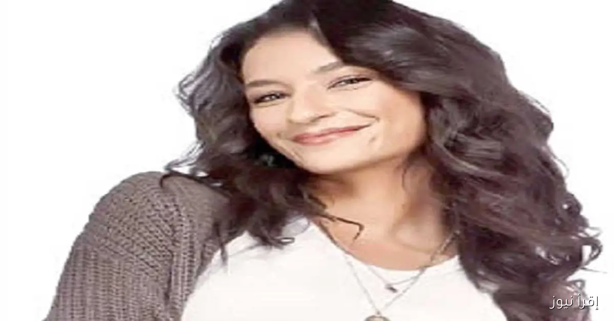 أميرة أديب تكشف عن تجربتها مع ضغوطات التجميل وتأثيرها النفسي: “رفضت تغيير شكل مناخيري رغم الانتقادات” (فيديو)