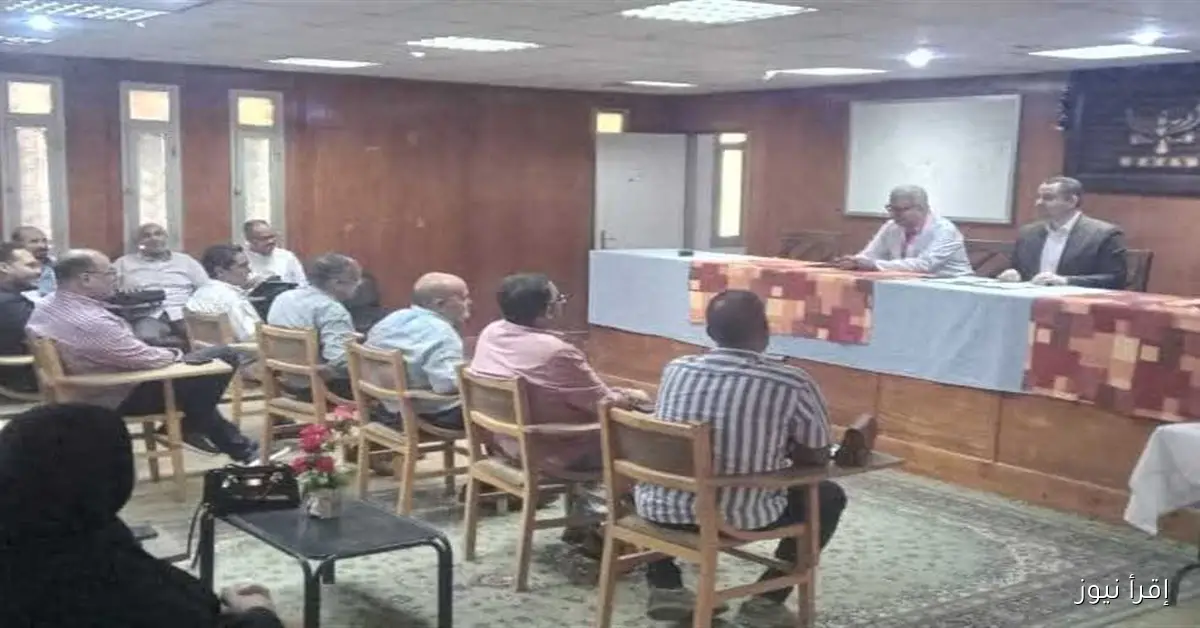 اجتماع موسع لاستكشاف سبل تطوير وتحسين جودة الخدمات الطبية في مستشفى قنا العام