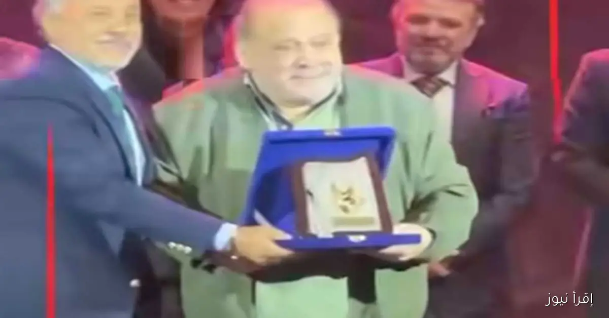 ضياء الميرغني يتأثر بالبكاء خلال تكريمه في مهرجان نقابة المهن التمثيلية (فيديو)