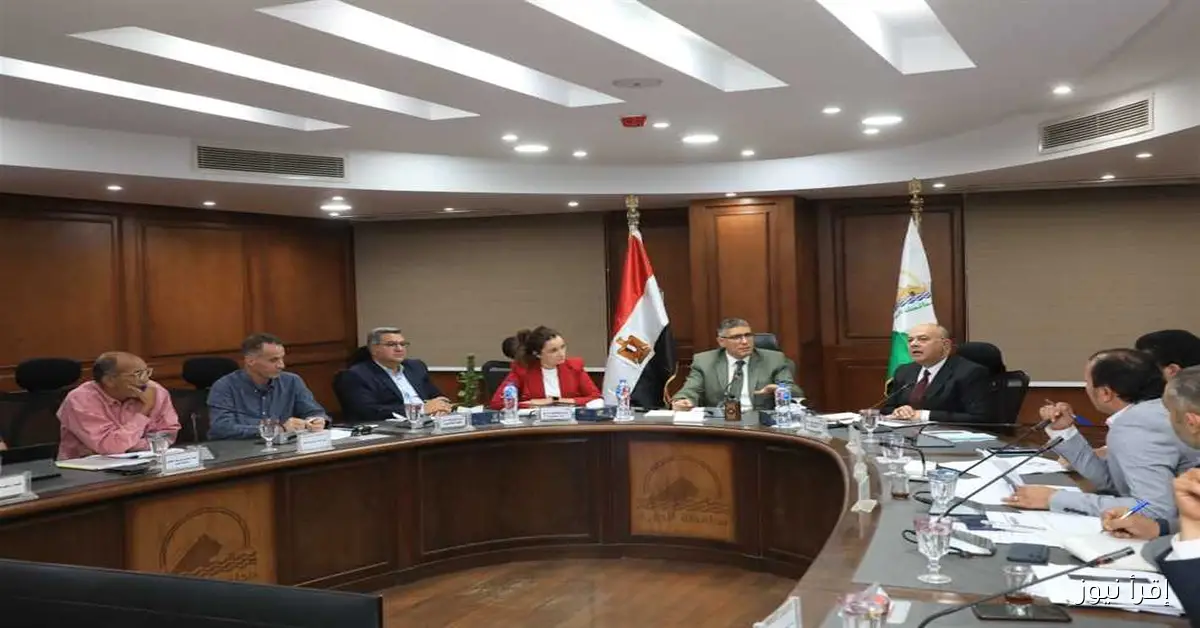 محافظ الجيزة يعلن عن البت في 69 طلبًا لشباب الخريجين للحصول على محلات وقروض