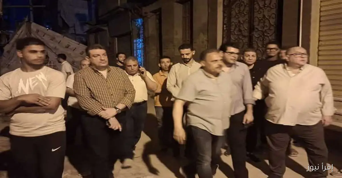 محافظ الشرقية يتفقد موقع انهيار جزئي لأحد المنازل القديمة بالزقازيق خلال تنفيذ قرار الإزالة
