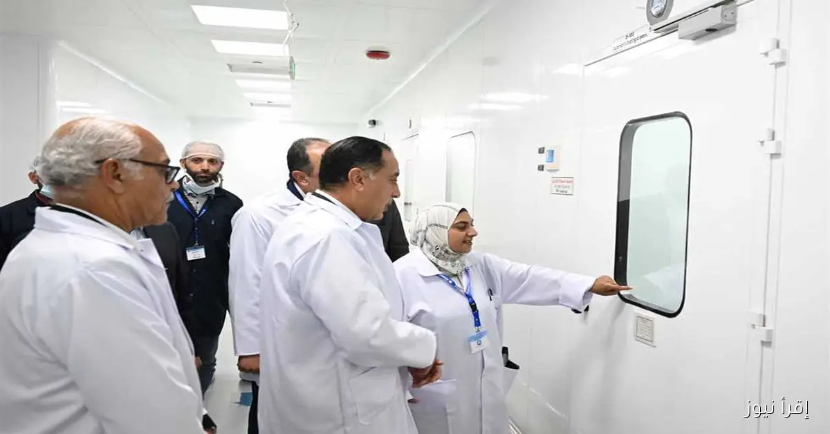 «مدبولي» يزور مصانع المستحضرات الصيدلية والمحاليل الوريدية الكبيرة لتعزيز القطاع الصحي